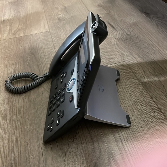 Cisco CP-8865 IP Phone- LIke new-still has plasti on screen - Picture 10 of 12